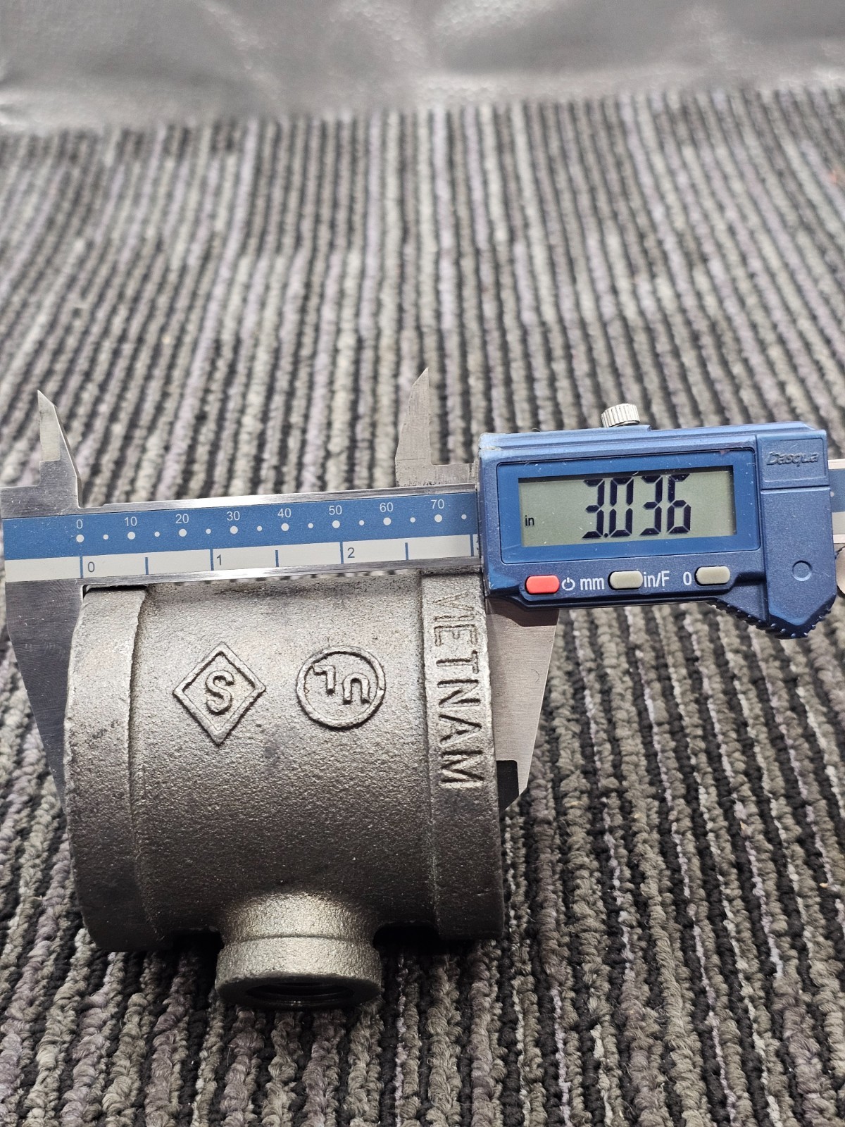 (QTY 2) Reducing Tee, 2″ X 2″ Malleable Iron Made in Vietnam