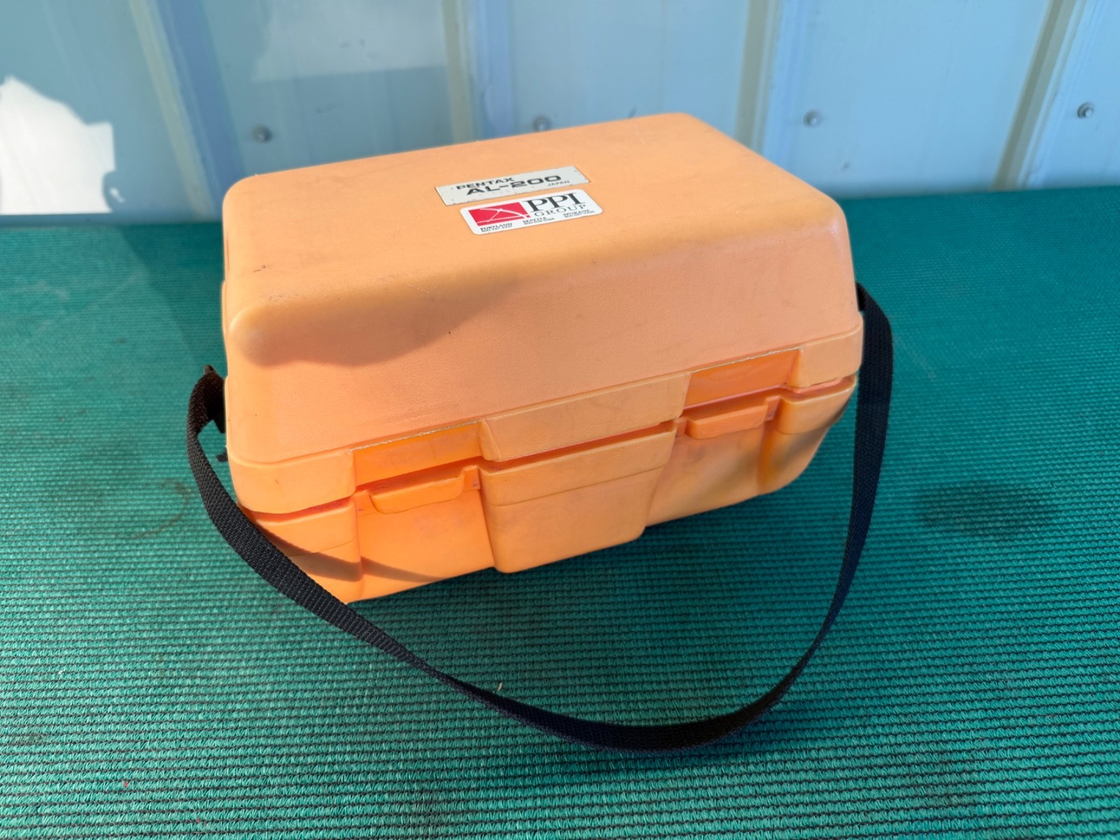 Pentax AL-200 Builders Level with Carrying Case – Plum Bob – Excellent Condition