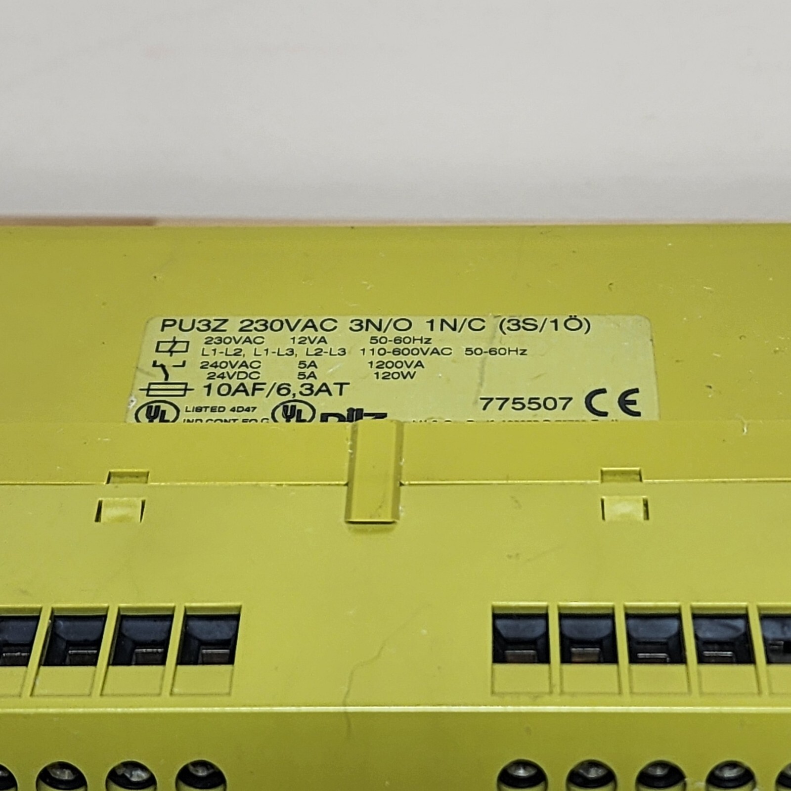 Pilz 775507 PU3Z Safety Relay 230VAC