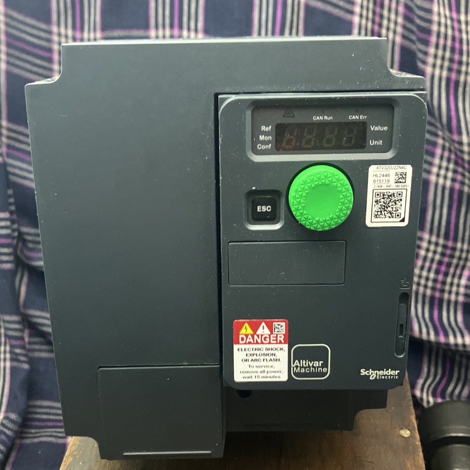 Schneider Electric Altivar 320 ATV320U22N4C 2.2KW 3HP 3-Phase VFD IP20 380-480V