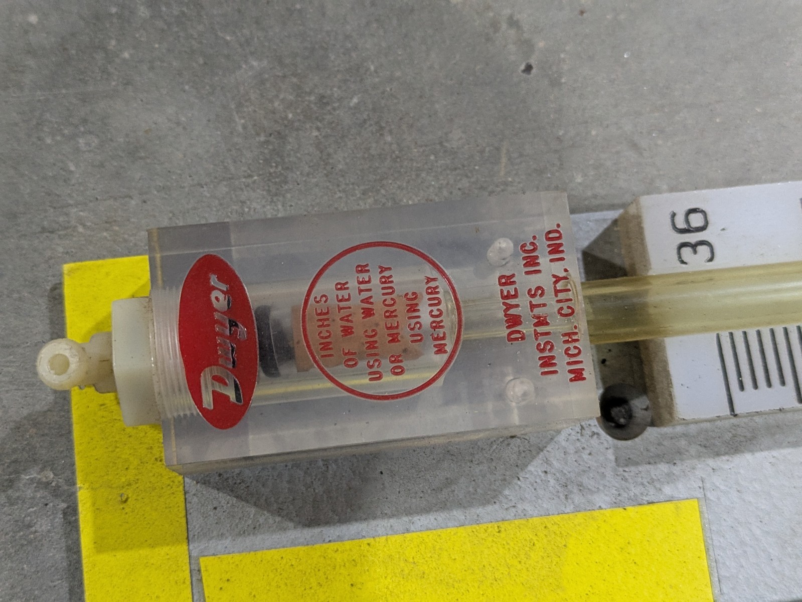 Dwyer 1230-36 Flex-Tube Well-Type Manometer Series 1230 36-Inch Range Used