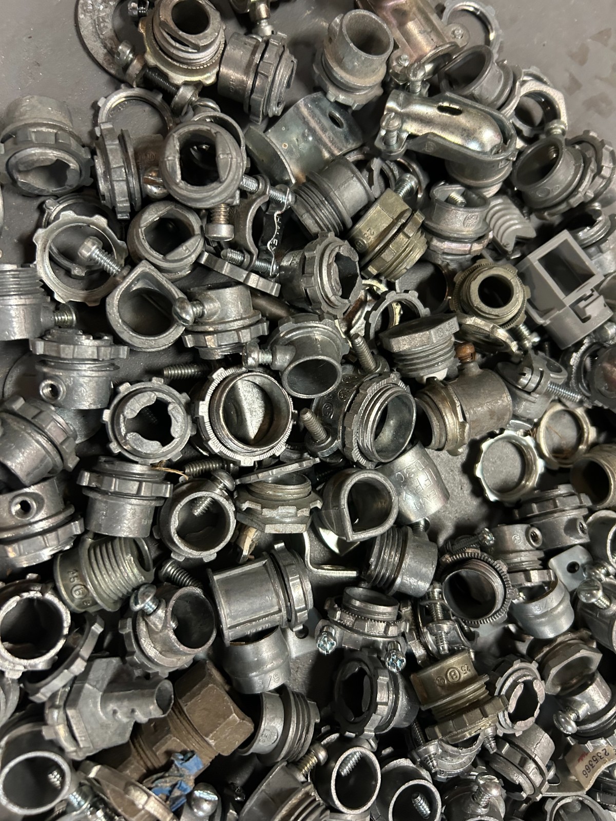 Assorted Electrical Conduit Connector Lot – 120 Pieces