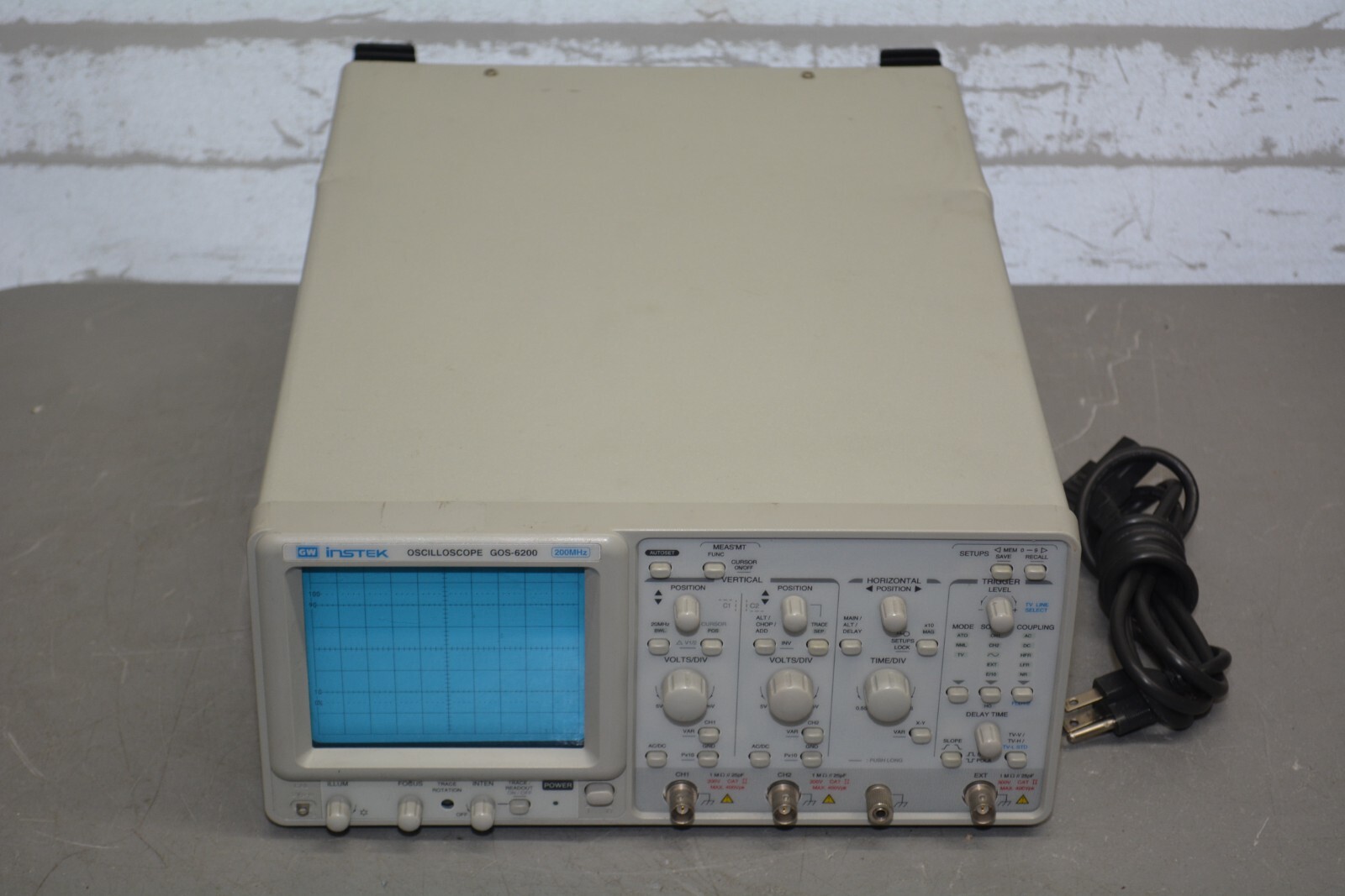 ^ Instek GOS-6200 Analog Oscilloscope #X2027