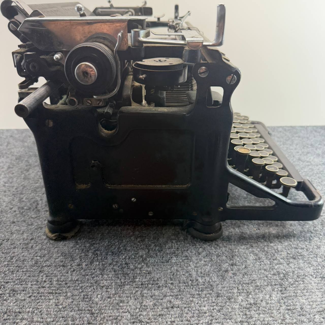 Underwood Model 11 Vintage Desktop Typewriter Glass Keys Black Untested