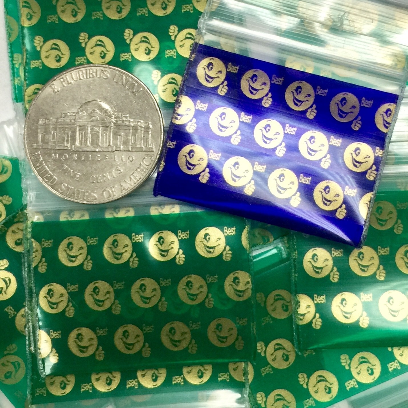 BaggiesSince1987 – 12510-S DESIGN ZIP BAGS 300PCS BUNNY ON SILVER, READ DETAILS