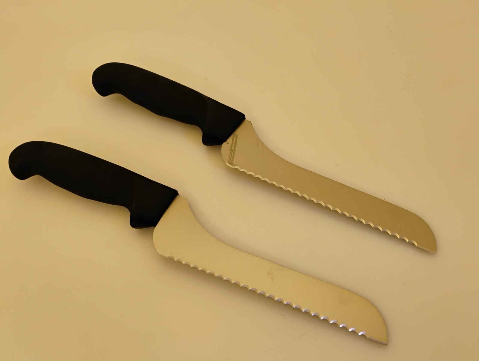 Dexter Set (2) USA 7 inch Offset Blade Scalloped Edge Bread Knives Black Handles