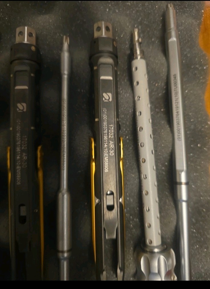 21 pieces with Ratcheting T-Handles, handle and adapters.