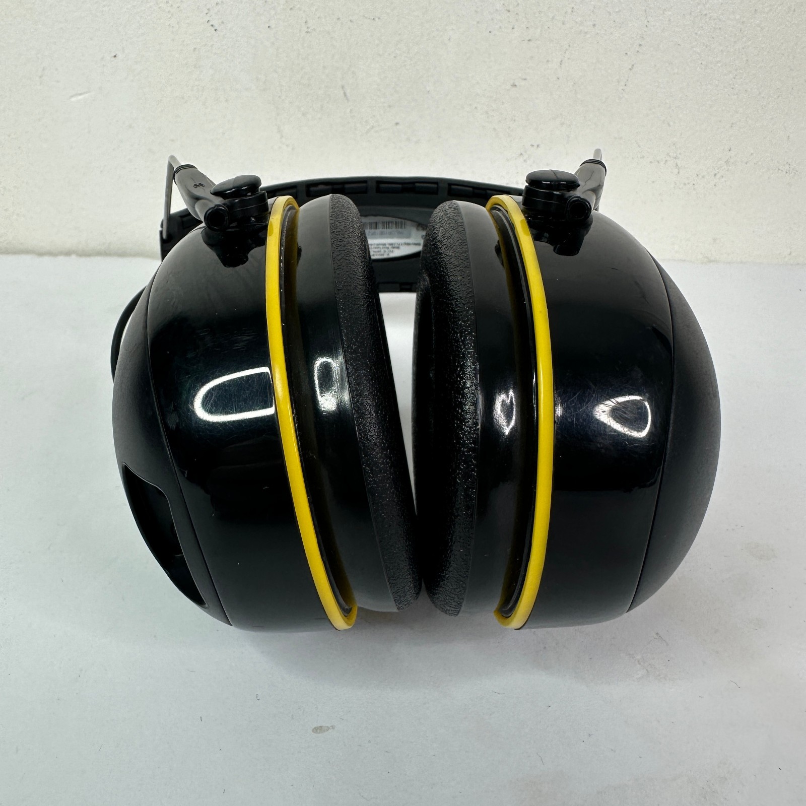 3M Worktunes Connect Wireless Hearing Protector with Bluetooth w/ USB Cable