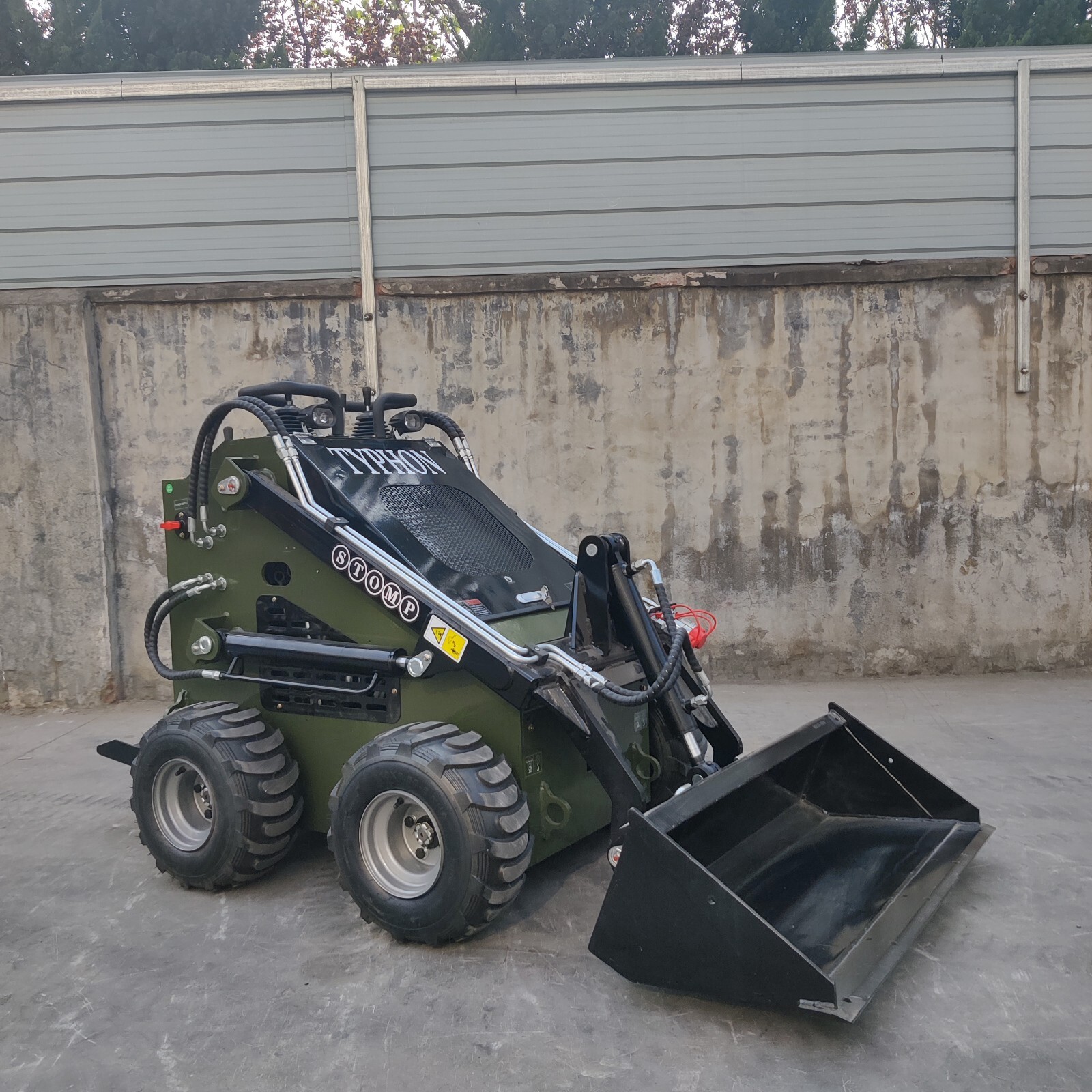 Mini SkidSteer Loader Wheel Honda EPA Gas 22.1 HP Engine FREE SHIPPING