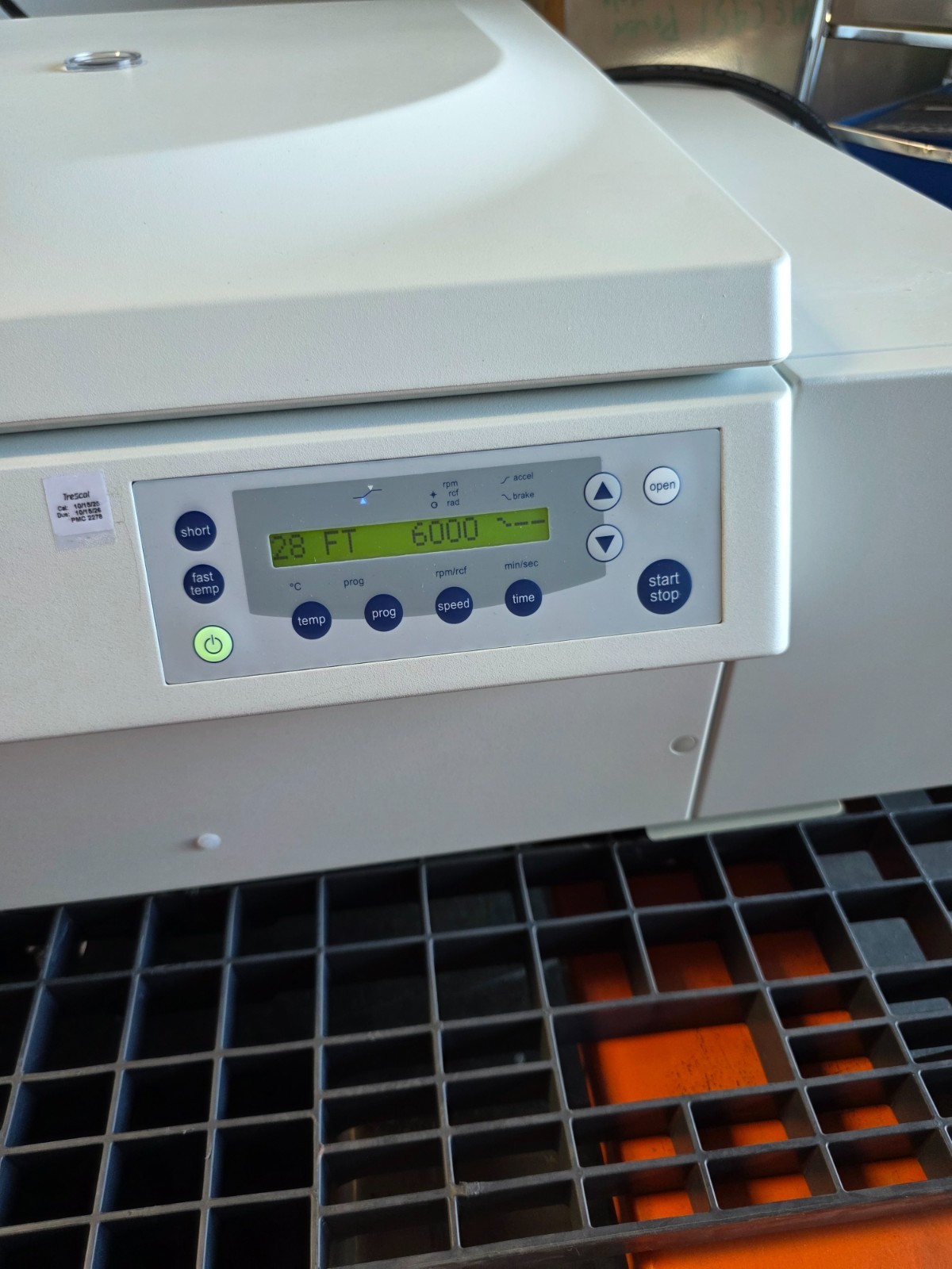 Eppendorf 5810R Refrigerated Centrifuge with F-34-6-38 fixed angle rotor