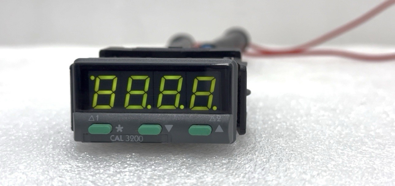 CAL CONTROLS 3200 TEMPERATURE CONTROLLER