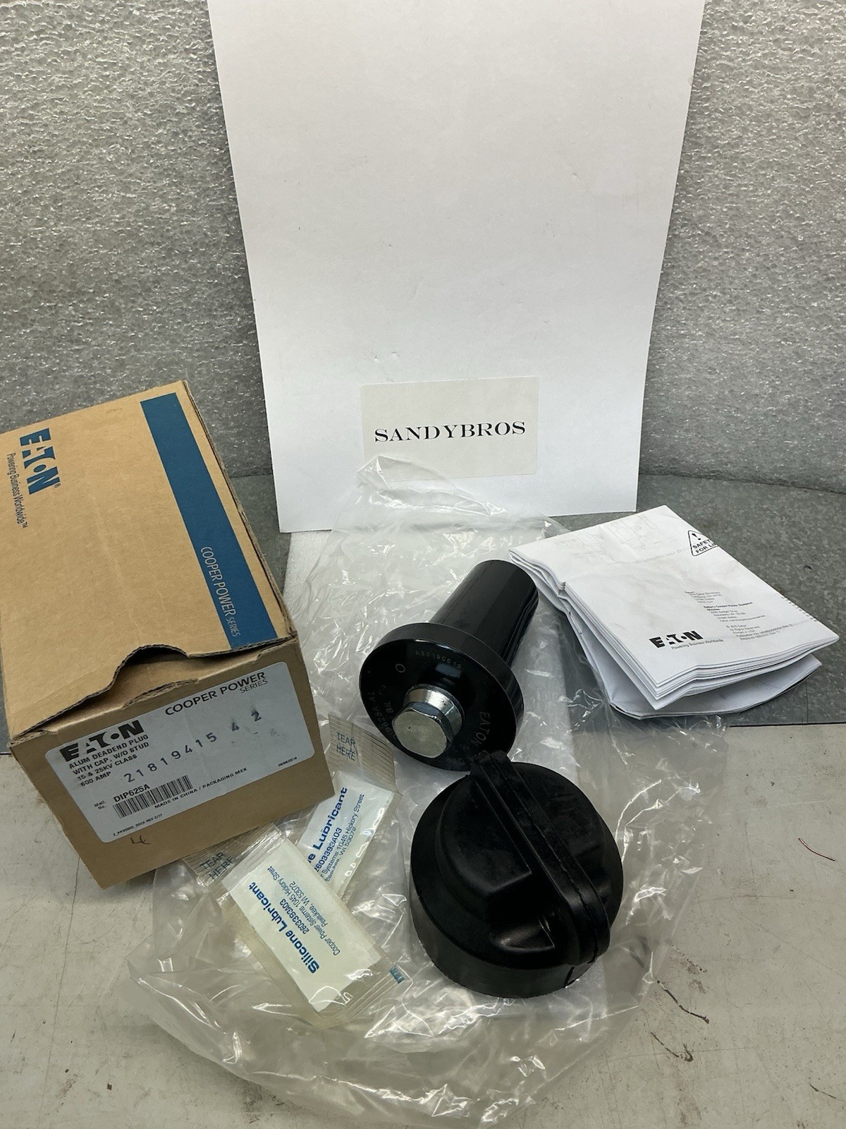 EATON ALUM DEADEND PLUG DIP625A W/CAP W/O STUD 15 & 25KV CLASS 600A