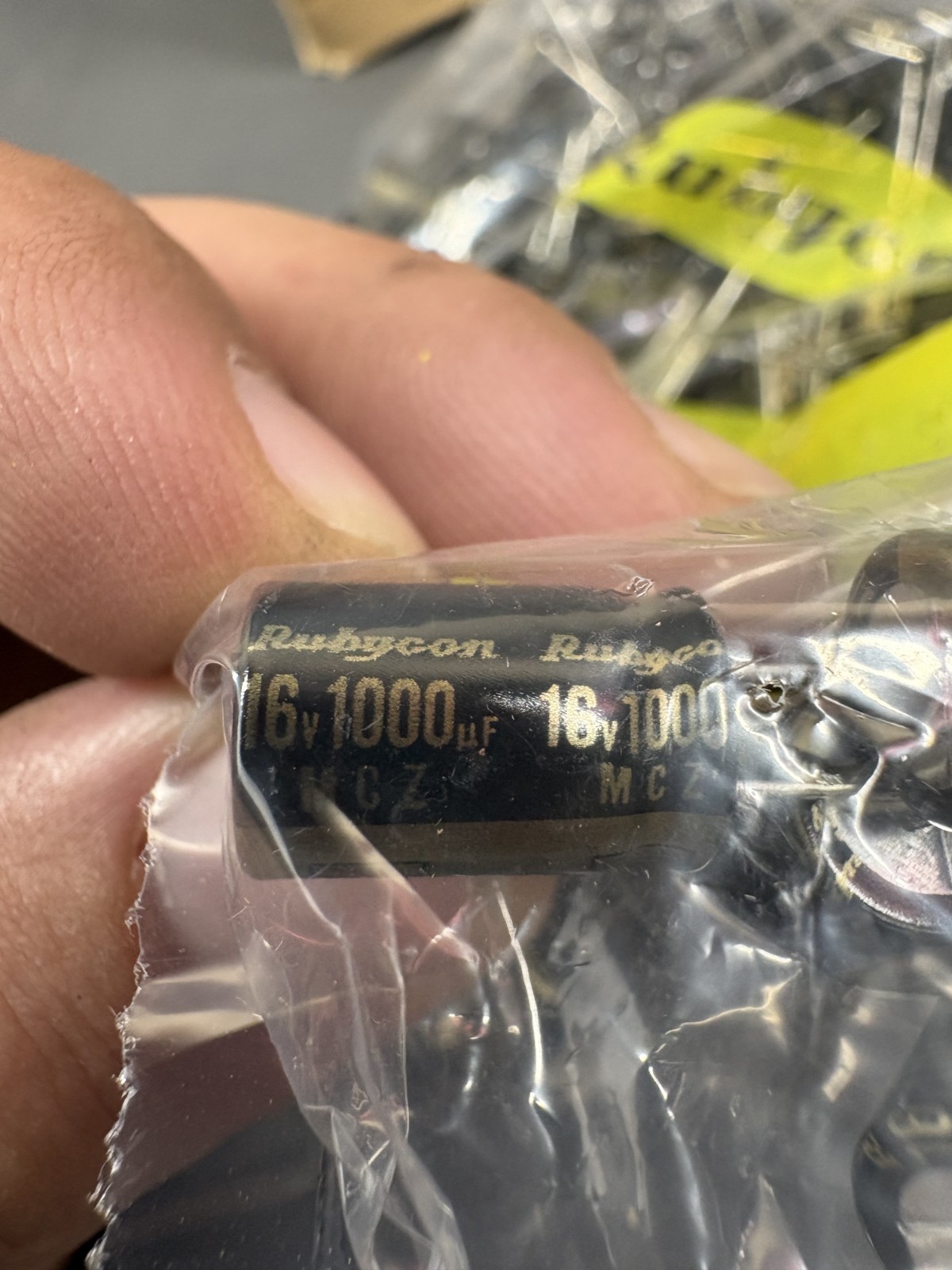 200x Rubycon 1000uF 16V Capacitors MCZ Low ESR 105°C Radial