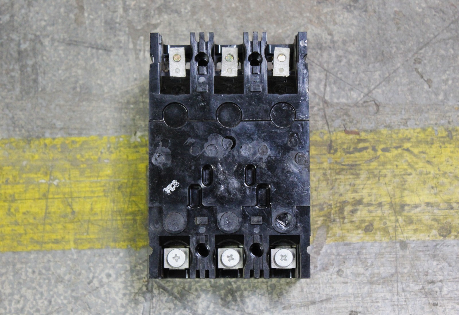 GE INDUSTRIAL CIRCUIT BREAKER BLACK LABEL SERIES THED136030 – 30 AMP 3 POLES